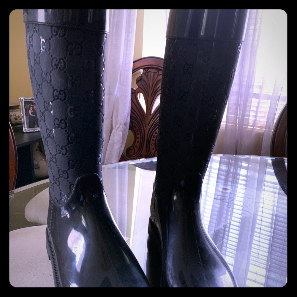 beautiful rain boots in perfect condition